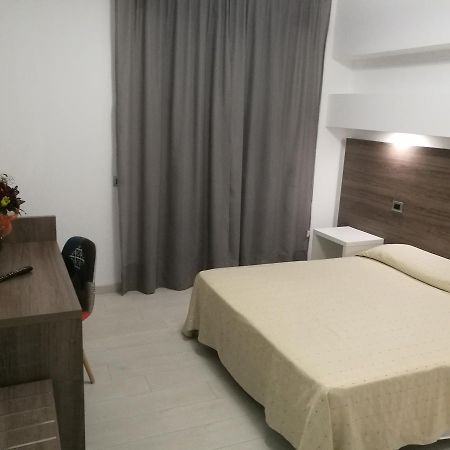 Hotel Miramare Cirò Marina Buitenkant foto