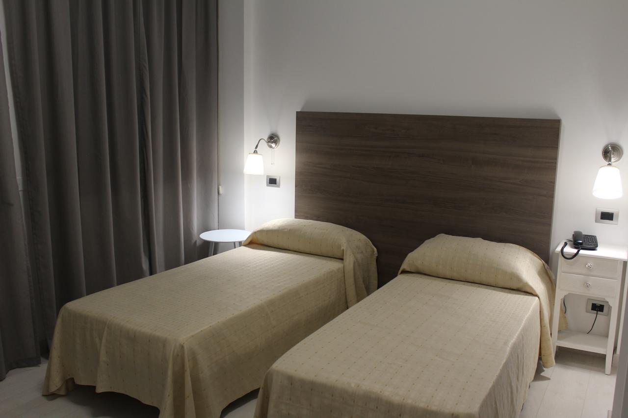 Hotel Miramare Cirò Marina Buitenkant foto