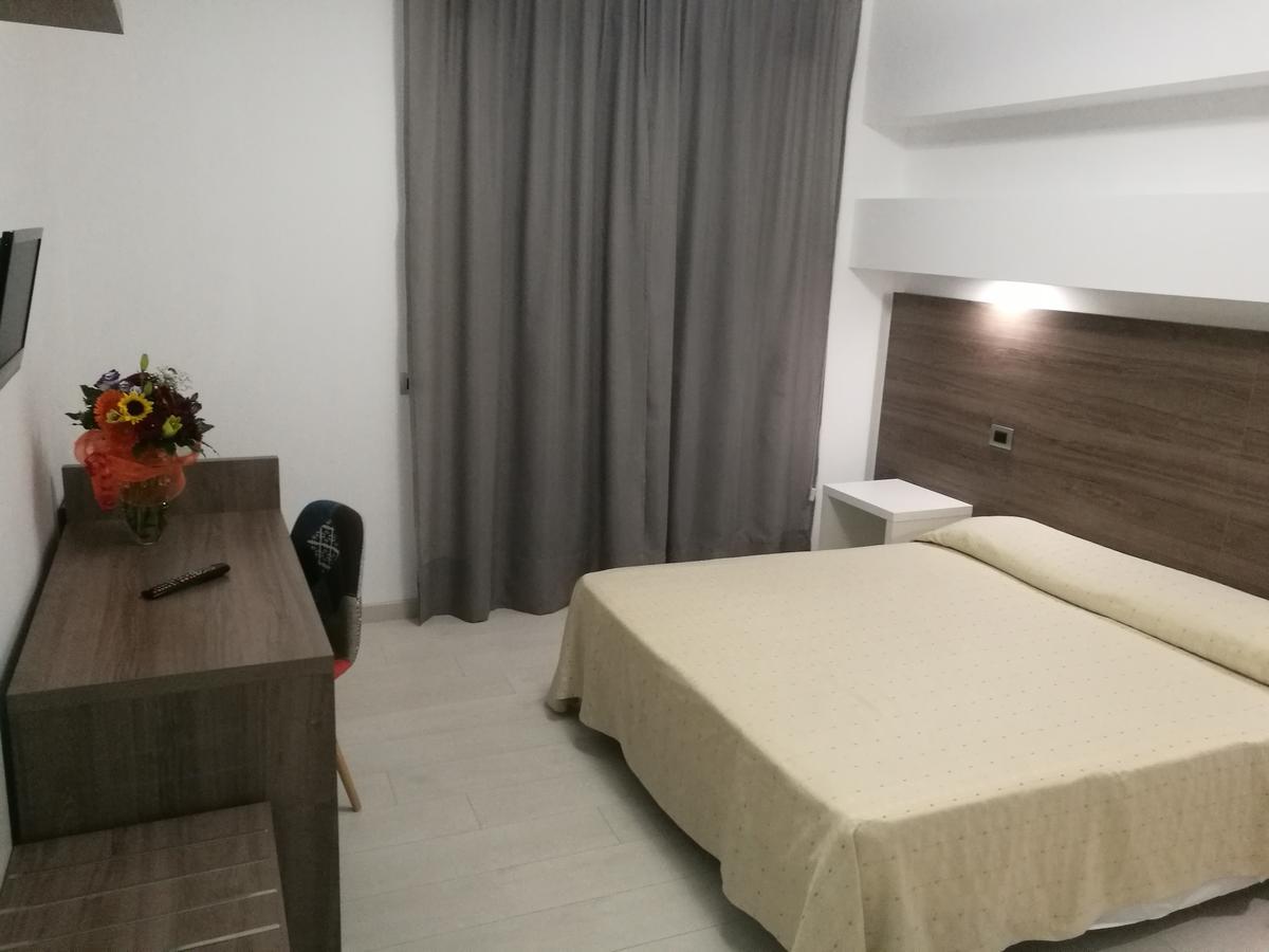 Hotel Miramare Cirò Marina Buitenkant foto