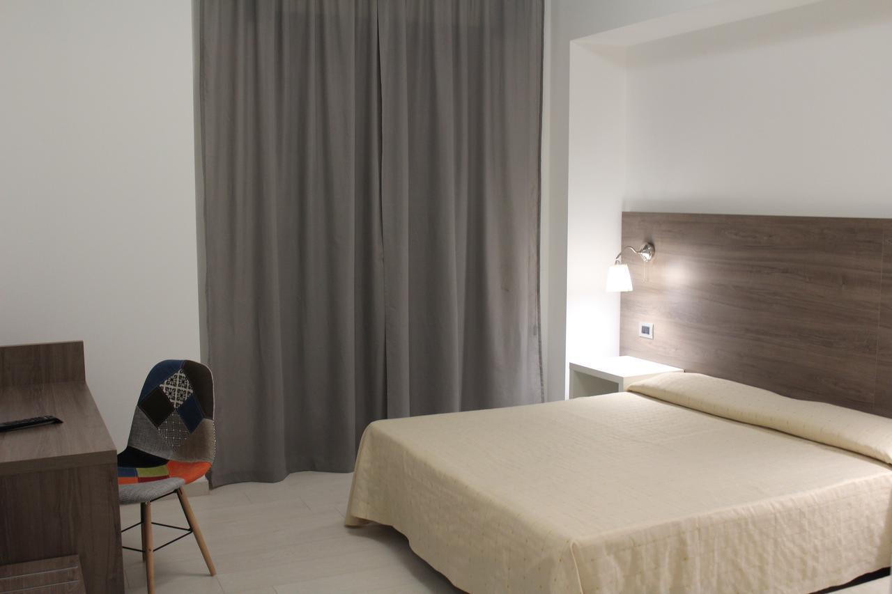 Hotel Miramare Cirò Marina Buitenkant foto